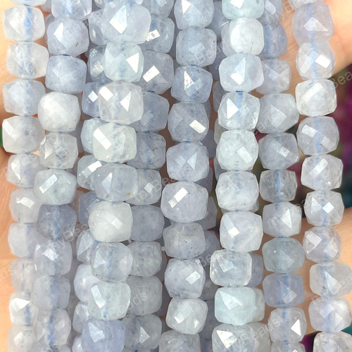 Кварц голубой 6 мм, бусины граненые - кубики (нить 38 см)