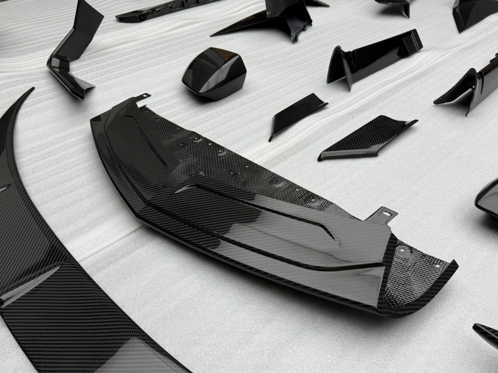 Карбоновый обвес для Lamborghini Revuelto 2023+ Ламборгини