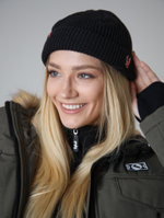 Шапка короткая черная Город Горький олень красный