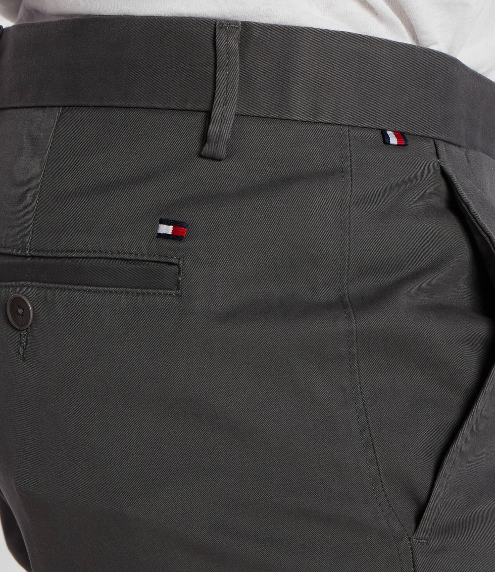 Чиносы CORE BLEECKER 1985 Tommy Hilfiger - графитовый(MW0MW28883)