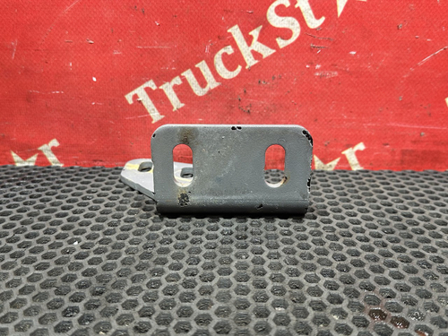 Кронштейн бампера переднего левый