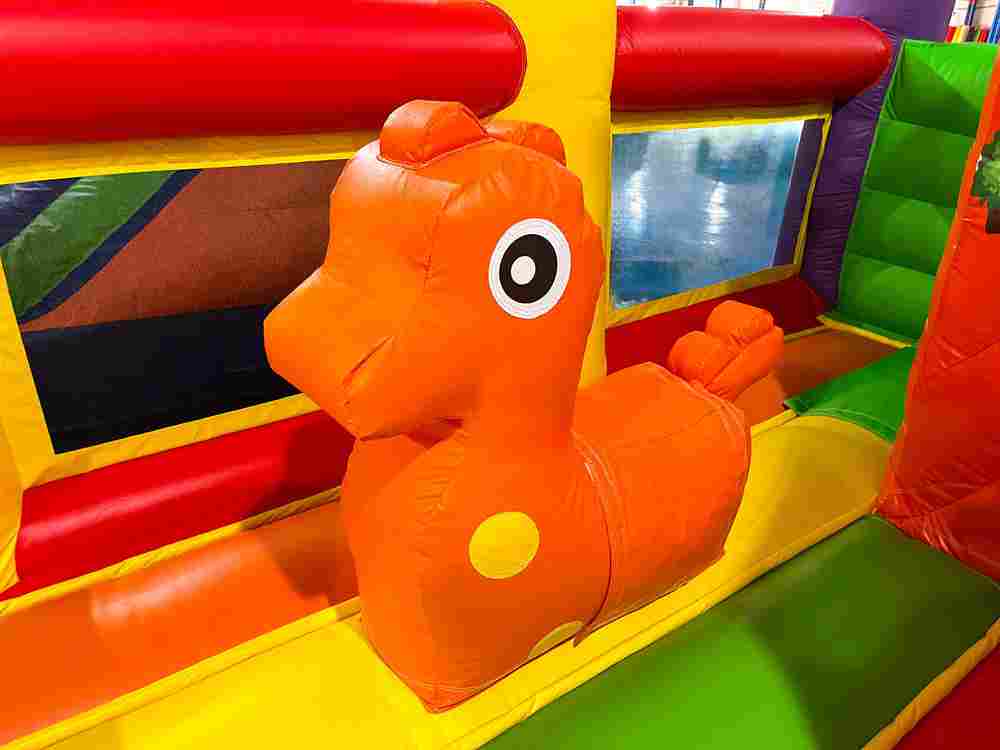 Коммерческий надувной батут «Попугайчики 2» 6*4*2,8 м