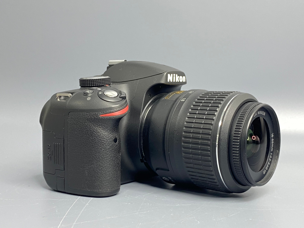 Nikon D3200 kit 18-55mm 200 кадров