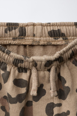 ZARA ШОРТЫ С АНИМАЛИСТИЧНЫМ ПРИНТОМ, КОРИЧНЕВЫЙ