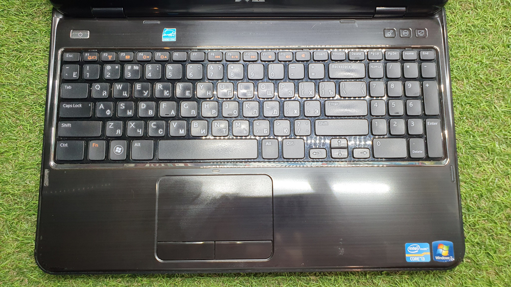 Ноутбук DELL i3//6 Gb/GT 525M 1 ГБ