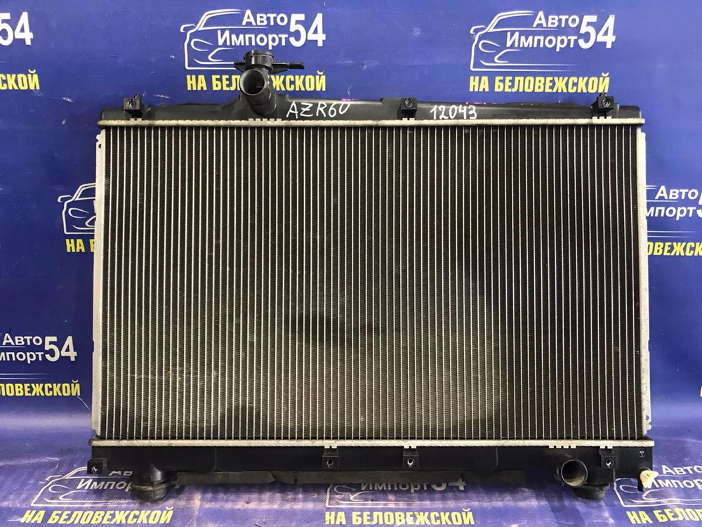 Радиатор двигателя TOYOTA NOAH 2001–2007