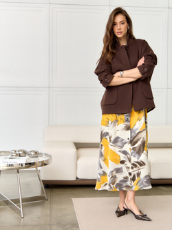 Жакет с двумя разрезами по бокам