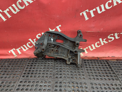 Кронштейн переднего бампера левый