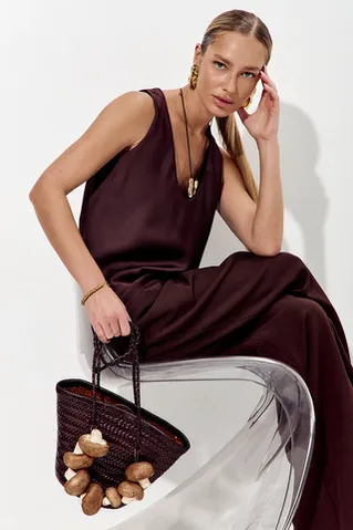 Майка из атласа с глубоким вырезом шоколадного цвета