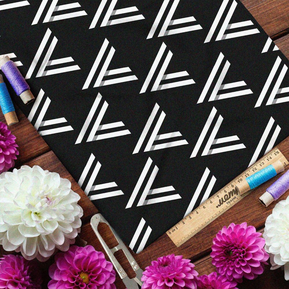 Ткань оксфорд 210 белый треугольный узор на чёрном фоне