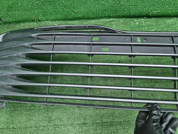 Решетка переднего бампера Toyota Camry xv70 17-21