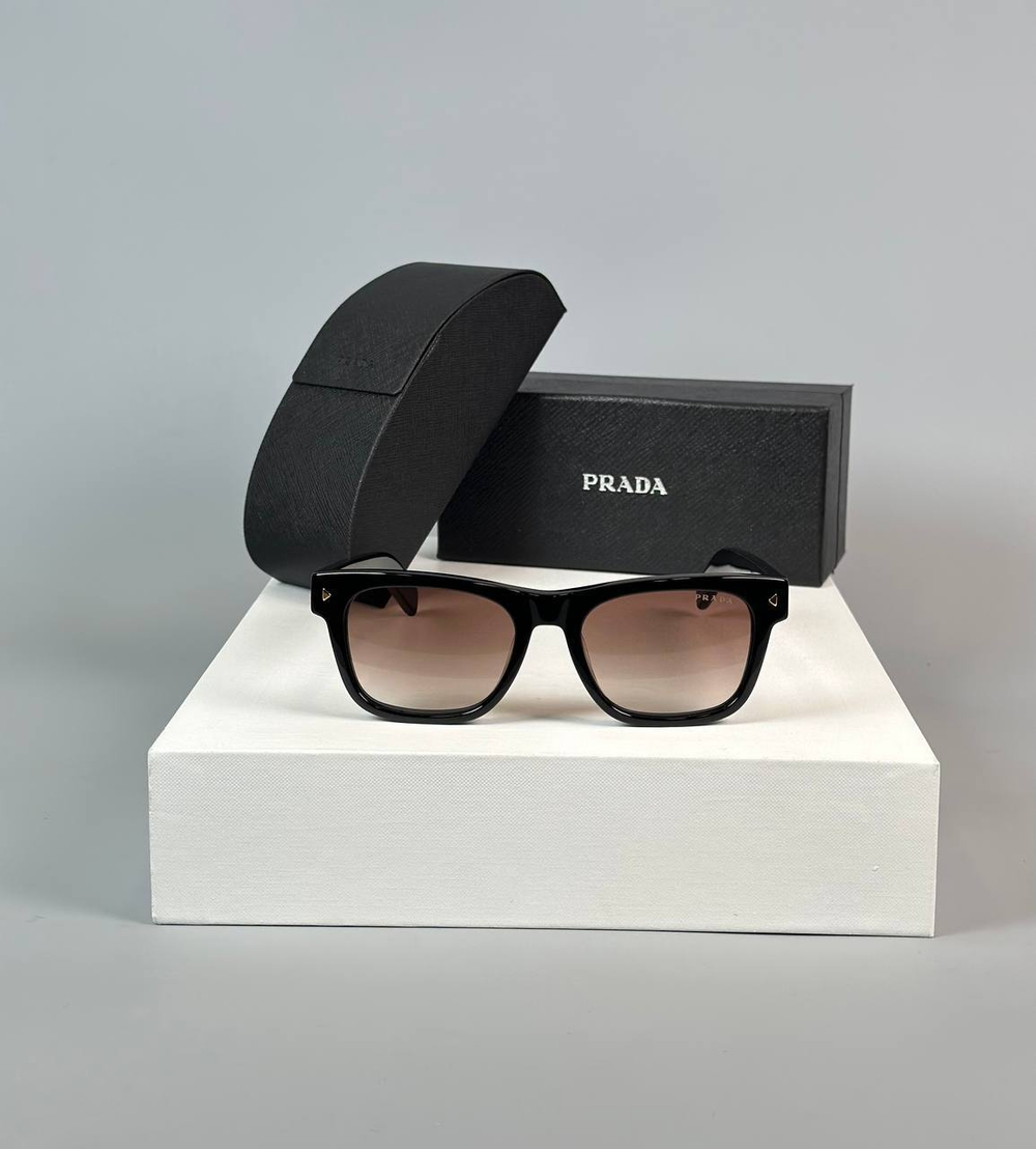 Очки Prada