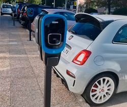 Зарядная станция Orbis VIARIS UNI BT2 однофазная, 7.4 кВт, с розеткой T2, с затвором (OB94U2C0HA2)