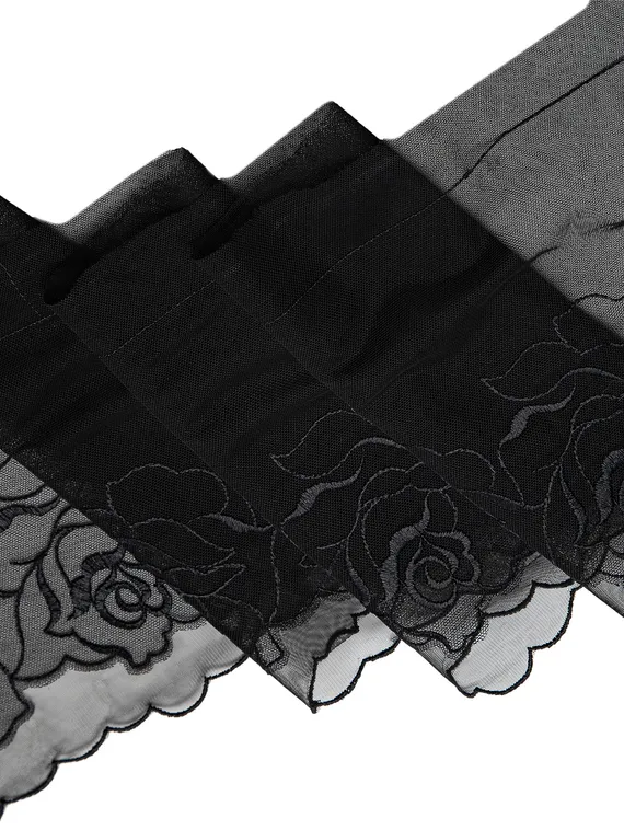 05-153 Вышивка на неэл. сетке двухслойная 19 см, Розы, черный (левая)