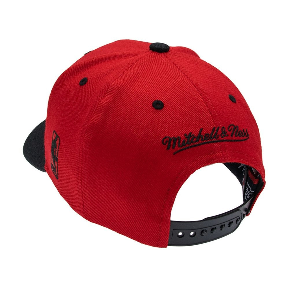 Баскетбольная кепка Mitchell&Ness Chicago Bulls Team Arch