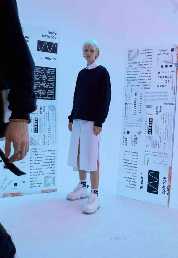 Толстовка Futureisnown Tag Back Sweatshirt Черная - фото 6