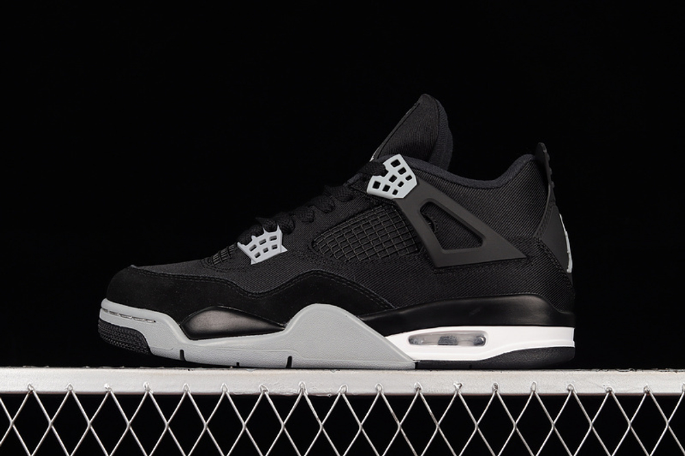 Jordan retro 4 se black top