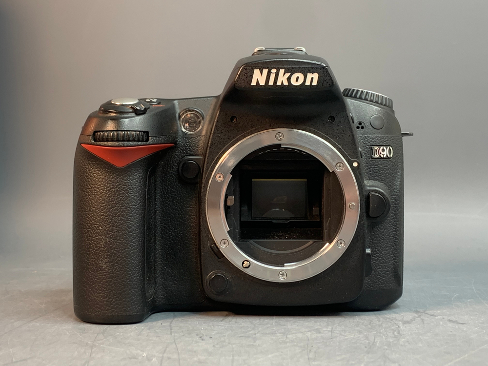 Nikon D90 14.886 кадров