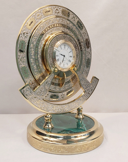 Сувенирные часы "Вечный календарь" (Златоуст) с малахитом