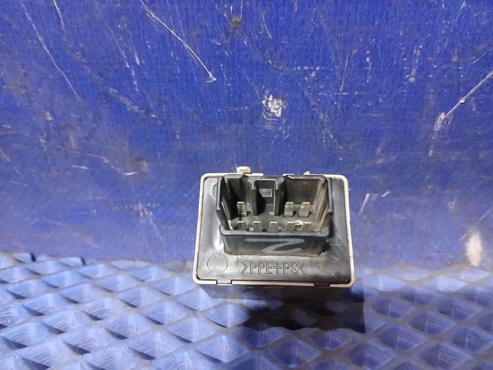 Реле поворотов TOYOTA LITEACE 1999