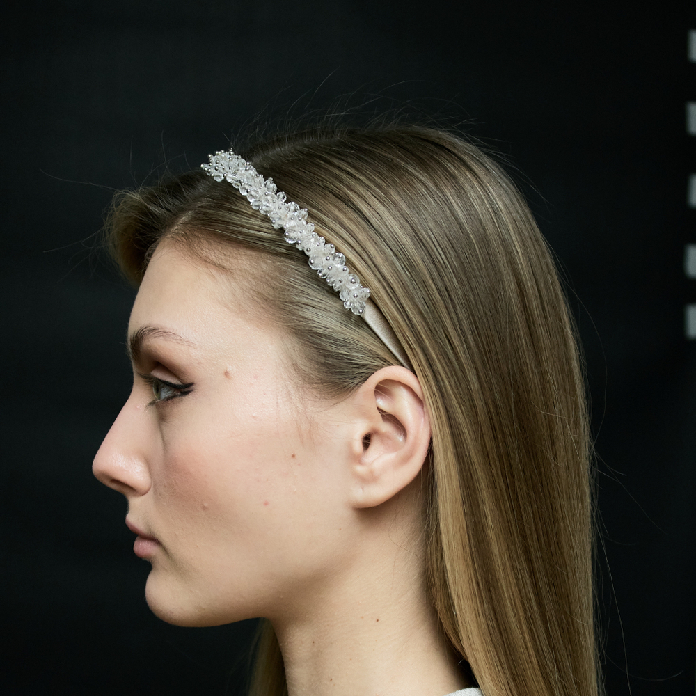 Ободок-бежевый с хрустальным декором