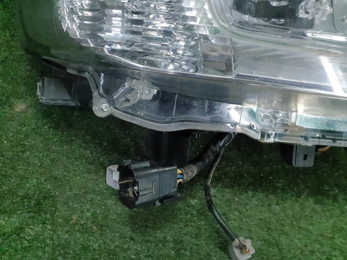 Фара правая Toyota Land Cruiser 200 (2015-2021) LED