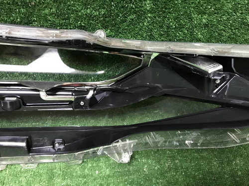Стекло фары правое Toyota Alphard 3 (2017-2023)