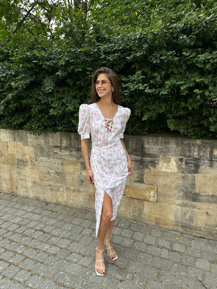 Платье из вискозы с завязками по груди белое в цветок