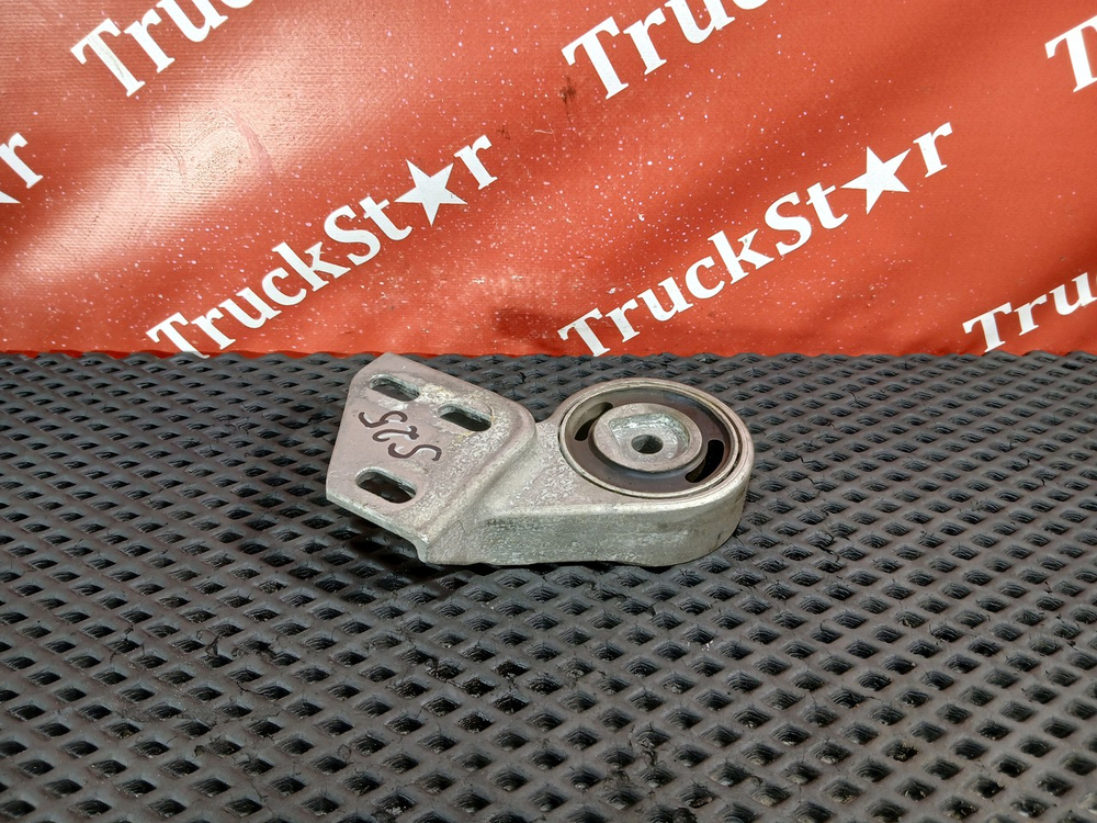 Кронштейн интеркулера