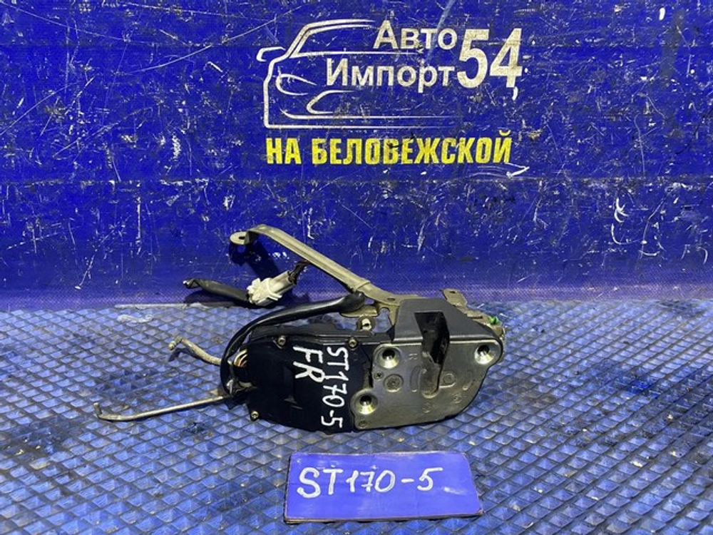 Замок двери передней правой TOYOTA CARINA 1991