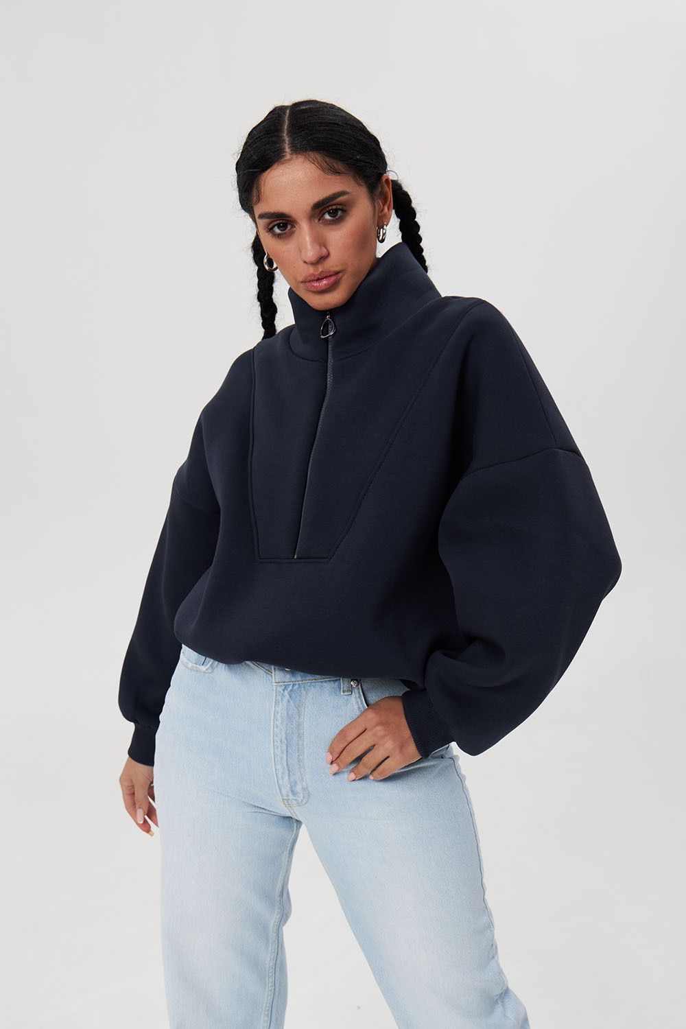 Утепленная олимпийка на молнии из премиум футера черничного цвета