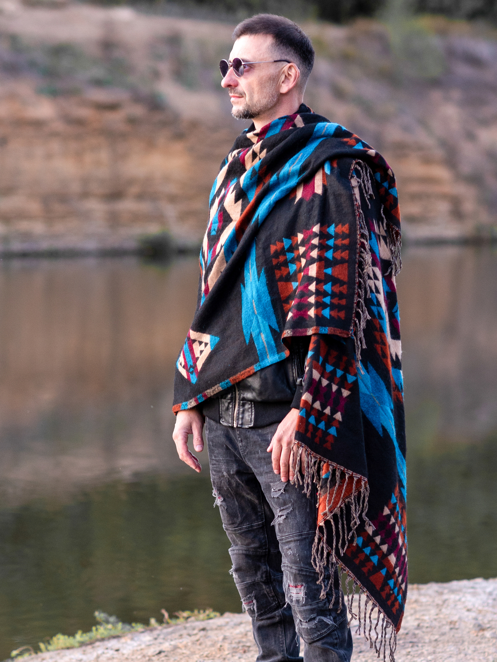 Палантин теплый с орнаментом Навахо