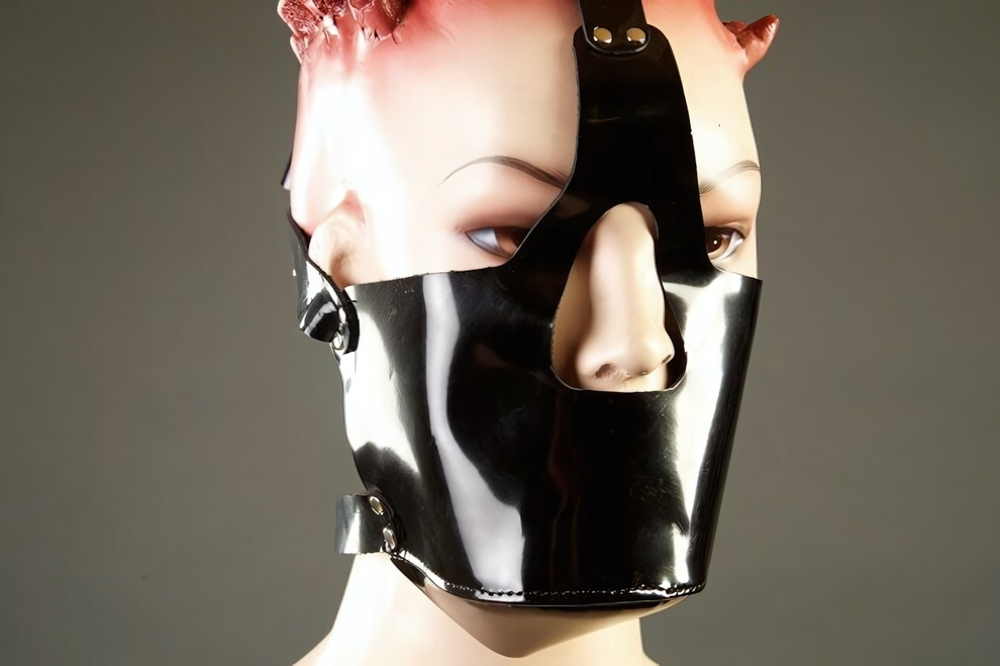 Намордник из лакированной кожи (Цвет: черный)