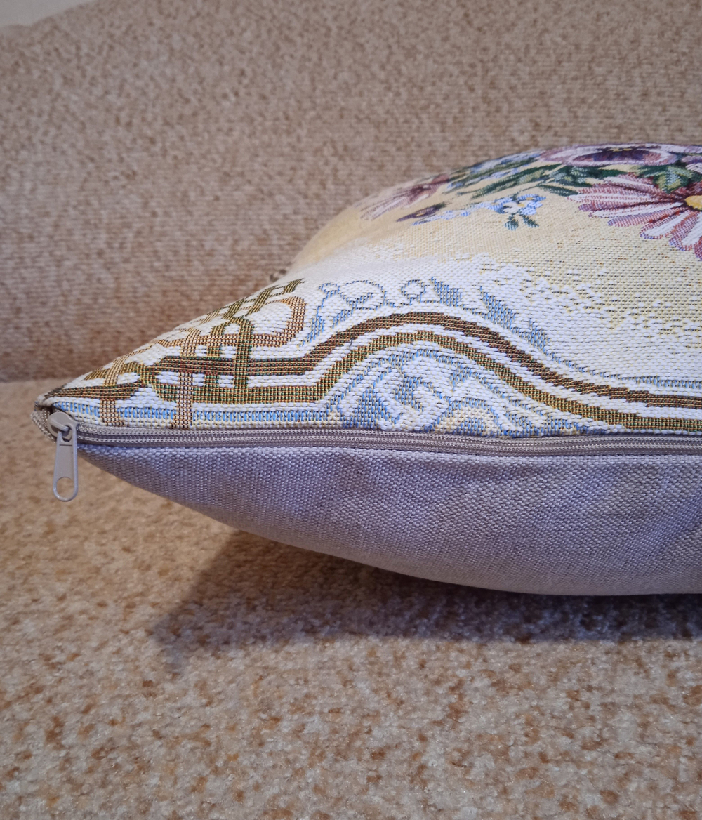 Декоративный гобеленовый чехол Любимые цветы 47х47