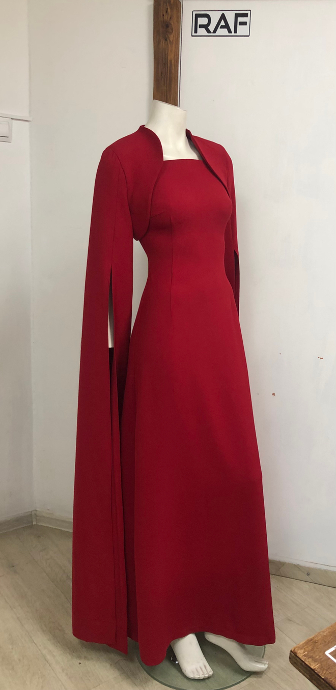 Платье на выпускной длиной в пол бордовое с болеро ( длинный рукав )