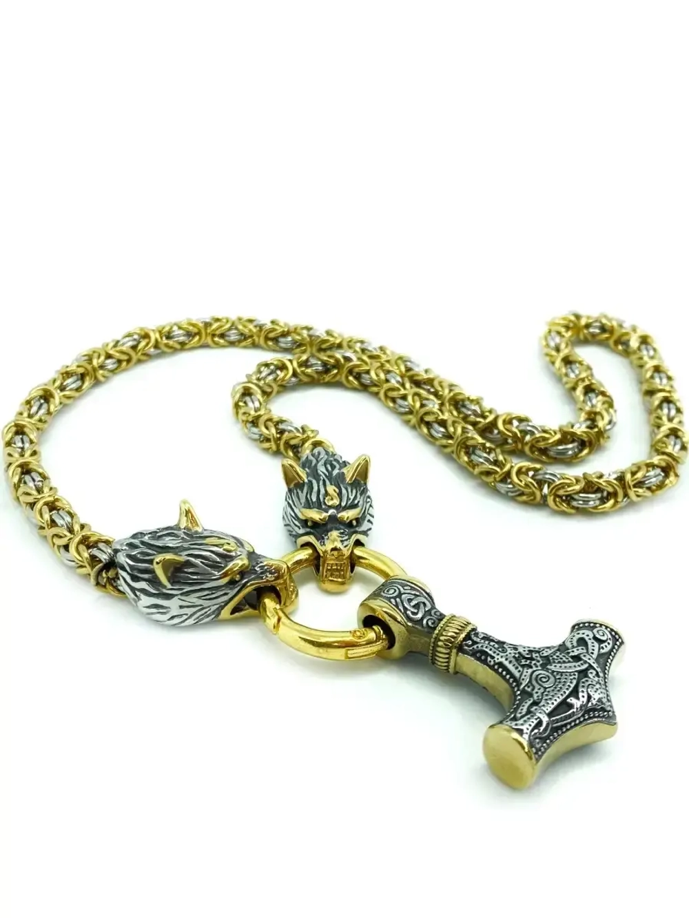 Крупная цепочка с волками и подвеской оберегом Гром Секира