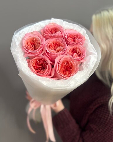 Букет с 7 пионовидными розами (Эквадор 60 см)