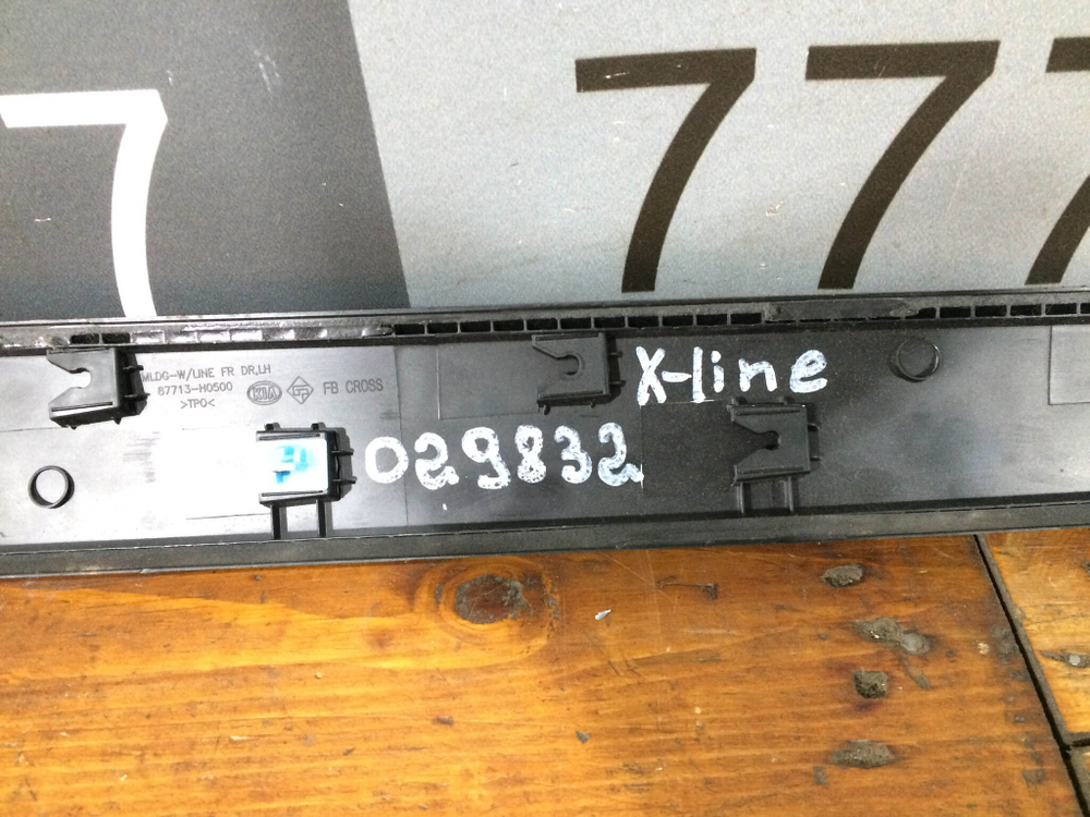 Накладка двери передней левой Kia Rio 4 X-Line 17-нв Б/У Оригинал 87713H0500