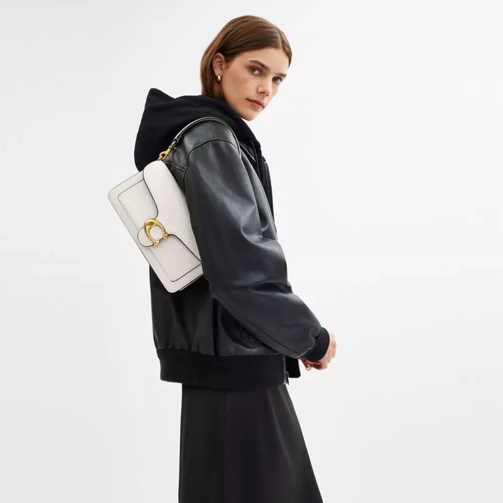 COACH СУМКА ЧЕРЕЗ ПЛЕЧО TABBY 26, БЕЛЫЙ