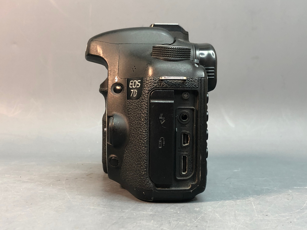 Canon EOS 7D 166.000 кадров, немного битых пикселей