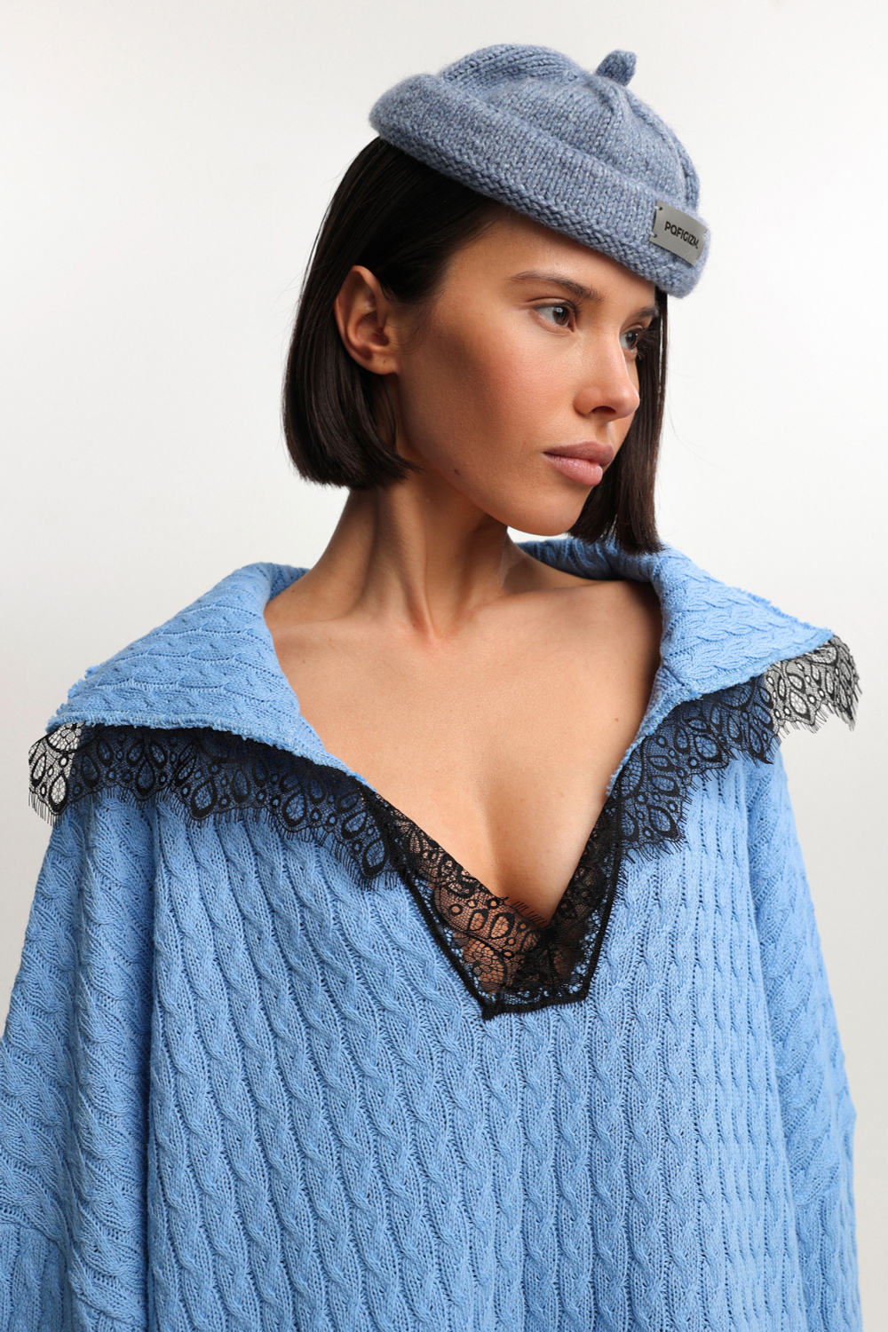 Джемпер с кружевом