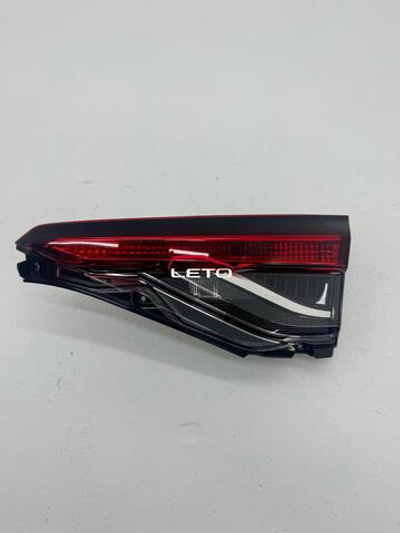 Фонарь крышки багажника правый 81581-02C31 8158102C31