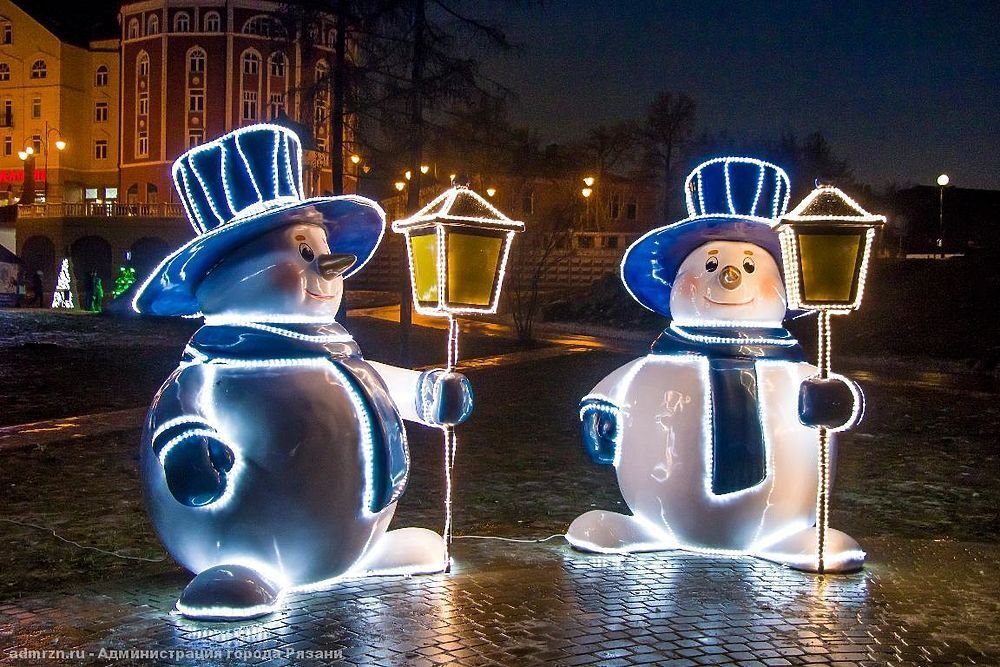 Уличная фигура "Снеговик с фонарем"