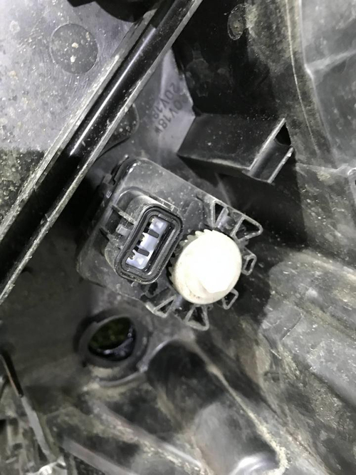 Фара правая Mazda CX-5 1 (2015-2017) LED