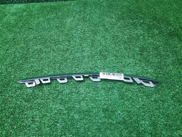 Молдинг переднего бампера Mercedes S W222 (17-20)