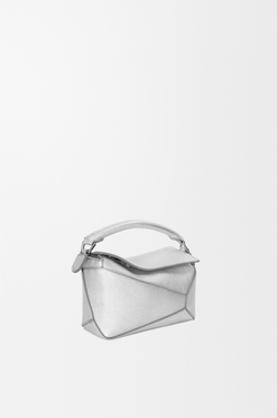 Loewe Мини-сумка Puzzle Edge из ламинированной овечьей кожи, серебряный