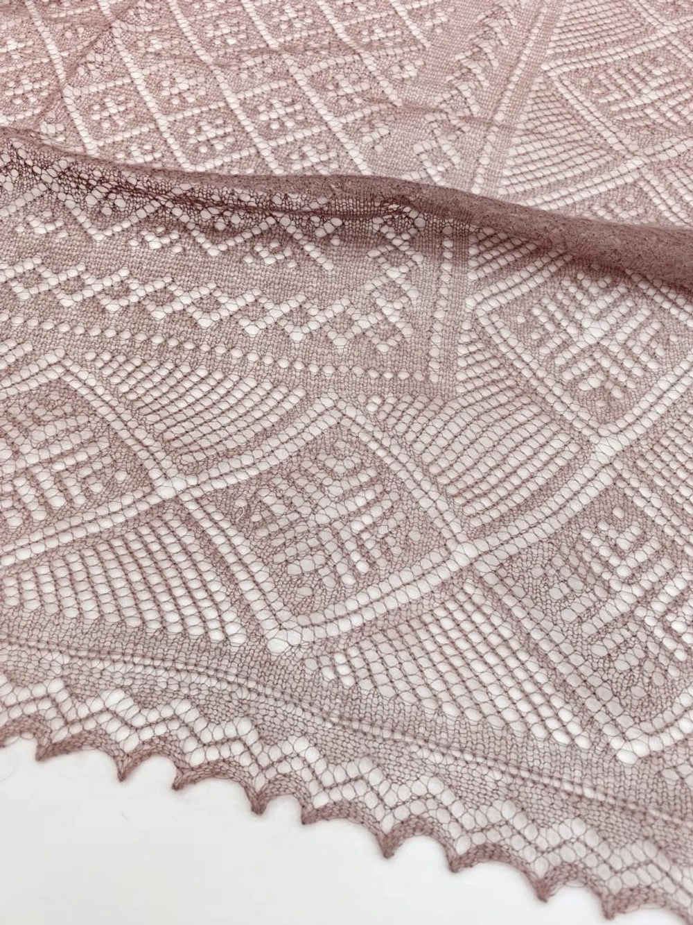 Оренбургский пуховый платок-паутинка А80-06 магнолия