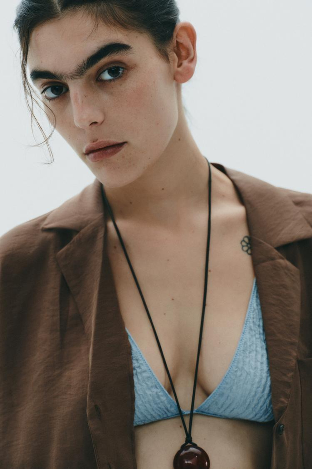 ZARA РУБАШКА СТРУЯЩЕГОСЯ КРОЯ С КАРМАНОМ, ШОКОЛАДНЫЙ