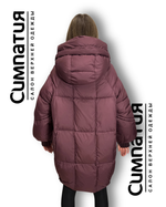 Стильная куртка over size в бордовом цвете с декоративными резинками по низу куртки и на рукавах