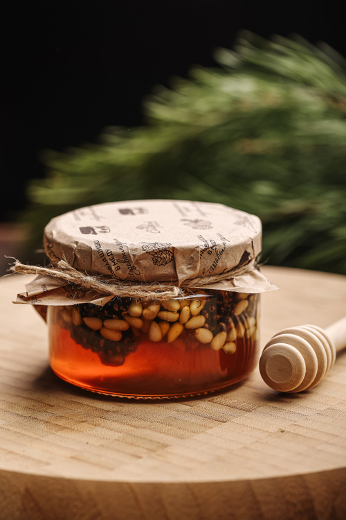 Сосновая шишка в меду с Кедровым орехом / 130 гр / стеклобанка / Сладкий аромат